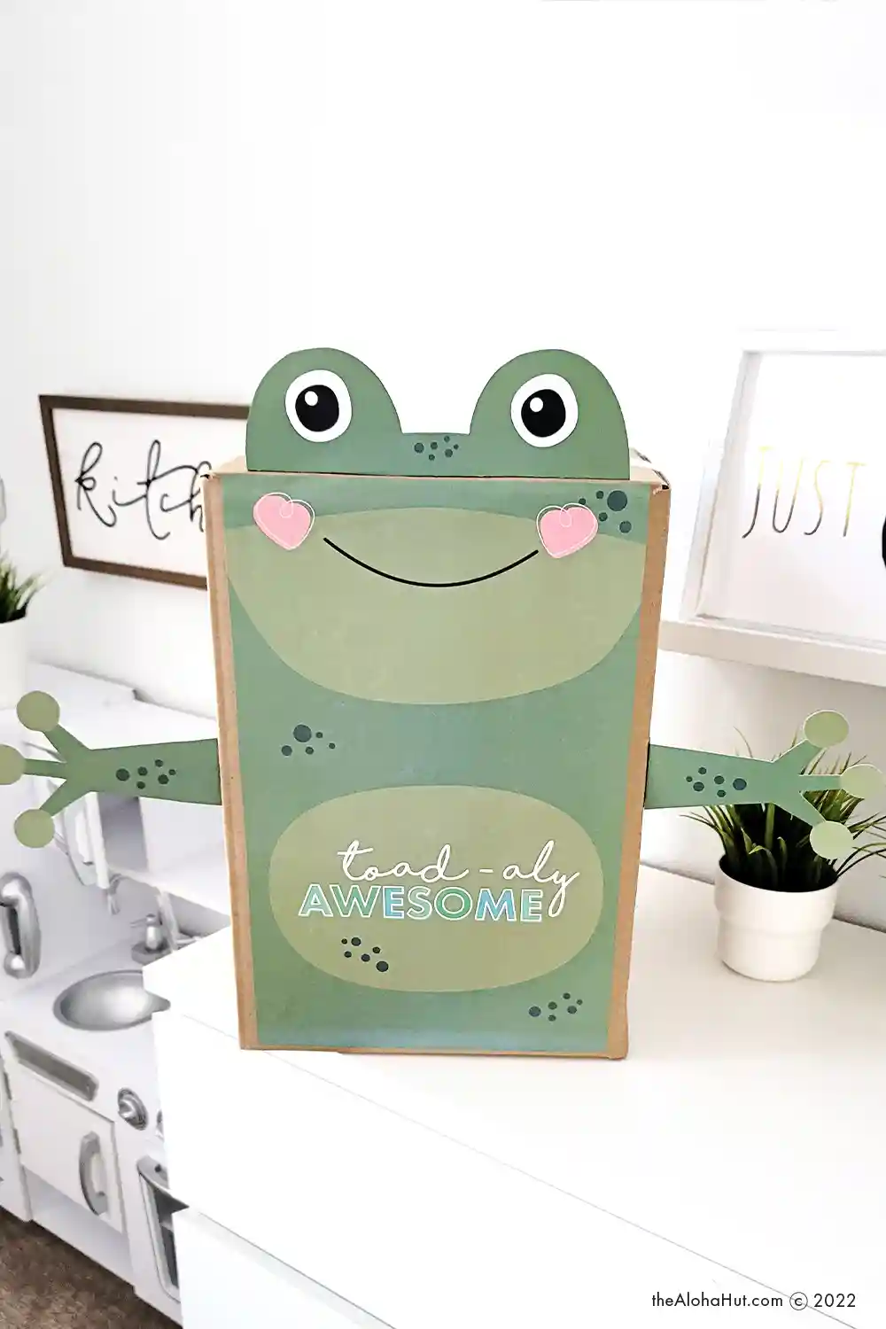 Easy Valentine's Day Box Ideas - free printable - Vending Machine, Frog, Bear