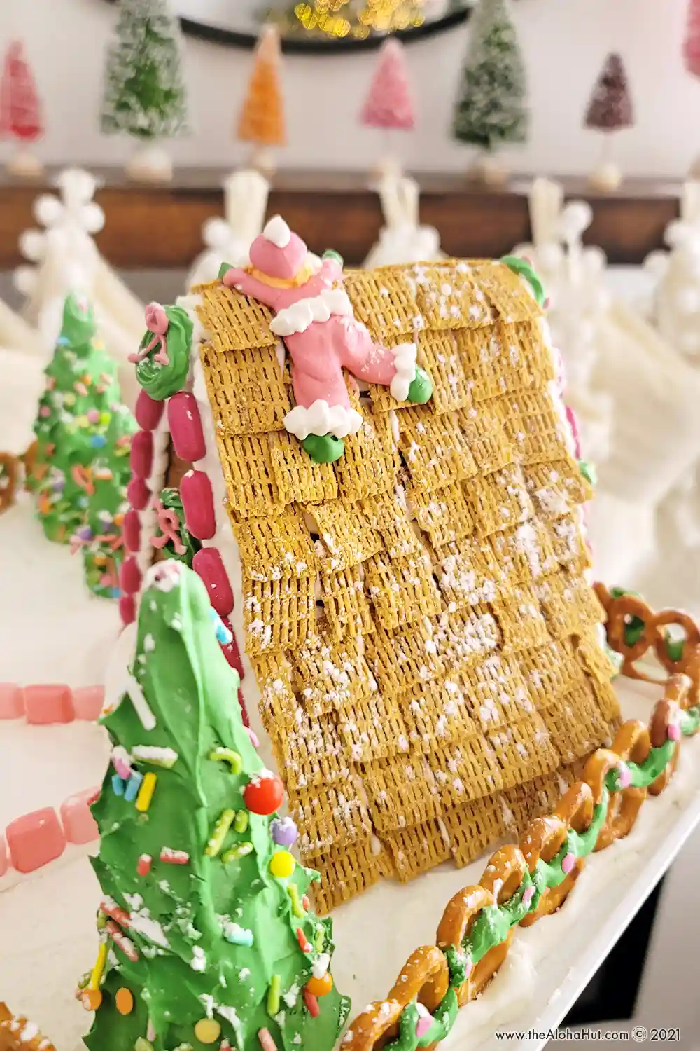 Gingerbread Christmas Party - How to Host - free printable decor - roof ideas