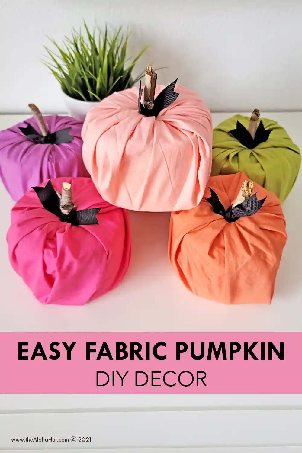 Halloween Shelfie - free printable Halloween prints decor - how to make easy fabric pumpkin