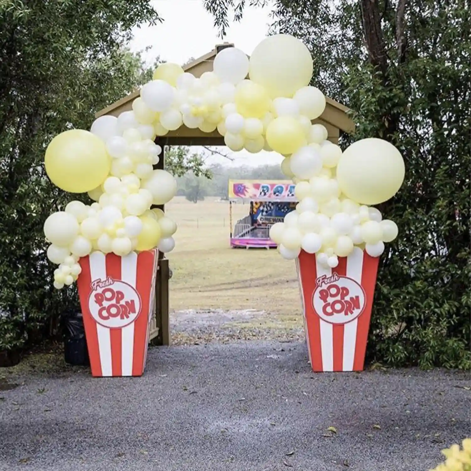 Carnival Party Ideas - Popcorn Balloon Carnival Entrance - source uknown