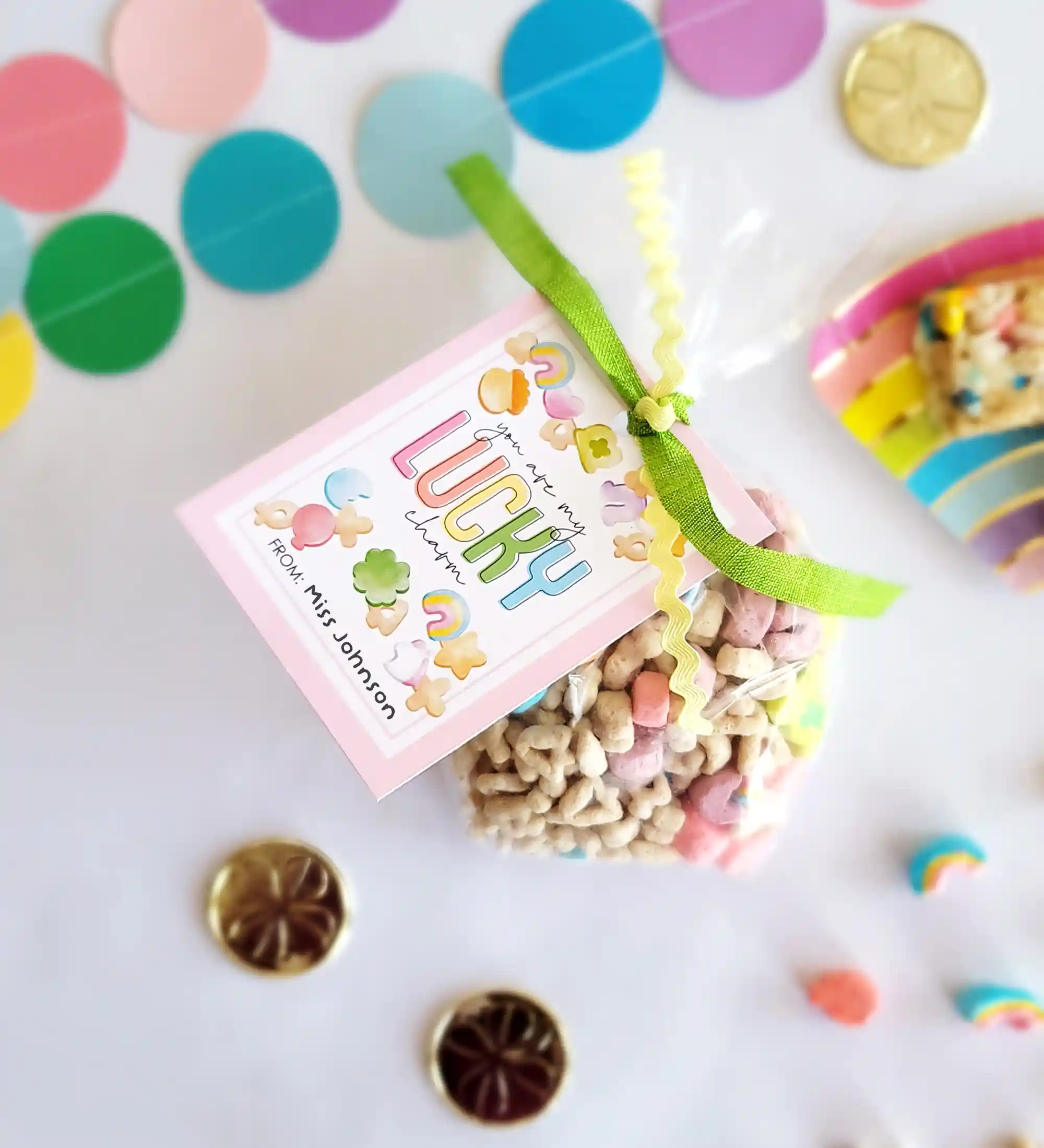 Printable St. Patrick's Day gift tag for a fun and easy gift for St. Patrick's Day. Gfit tag says: You are my lucky charm! Attach gift tag to a box of Lucky Charms, a St. Patrick's Day themed treat, or a small toy!